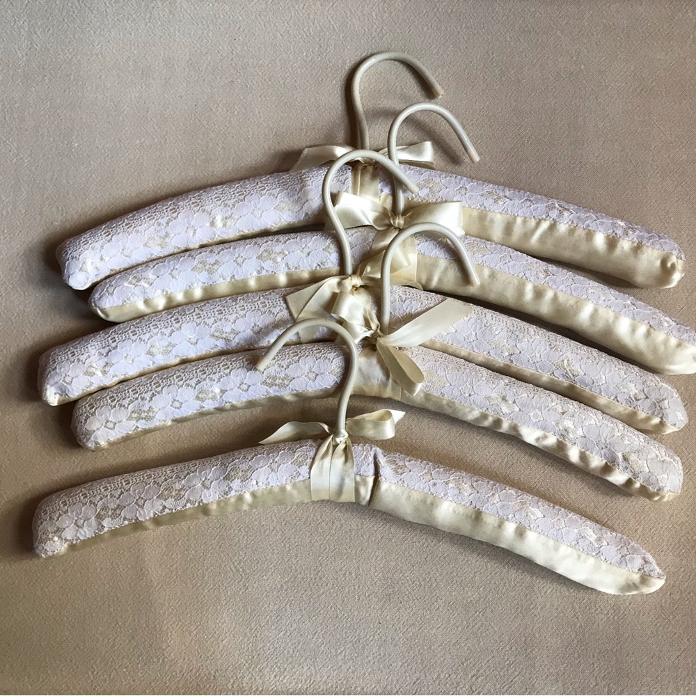 SATIN AND LACE HANGERS - Picture 4 of 6